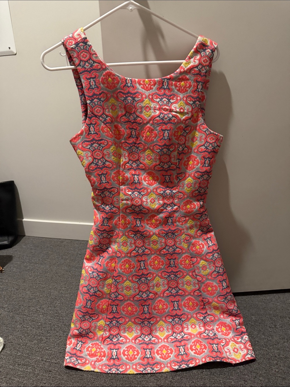Alya Coral Pink Patterned Sleeveless Sheath Dress